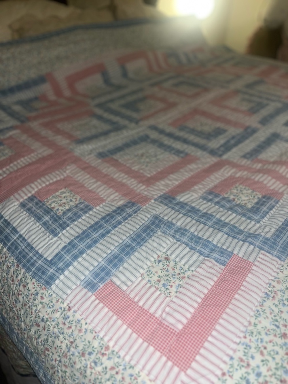 Vintage Floral Log Cabin Quilt - Blue & Pink - Picture 2 of 12